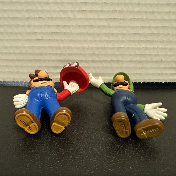 World of Nintendo Super Mario Bros Mario & Luigi Cappy Action Figure Cake Topper - Picture 6 of 6